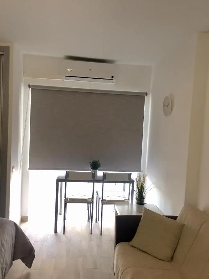 Iris Apartment, בנאלמדנה דירה