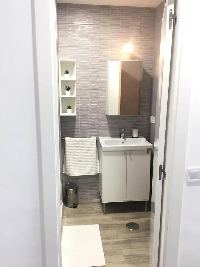 Iris Apartment, בנאלמדנה 0*,